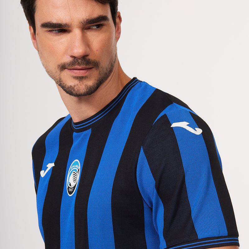 Camisa-Joma-Atalanta-I-24-25-Azul-e-Preto-AS10601B0101-3.jpg